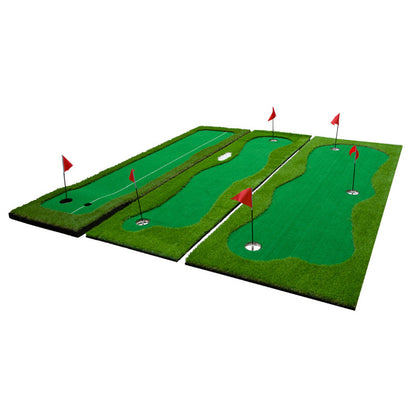 Golf putting green with markers